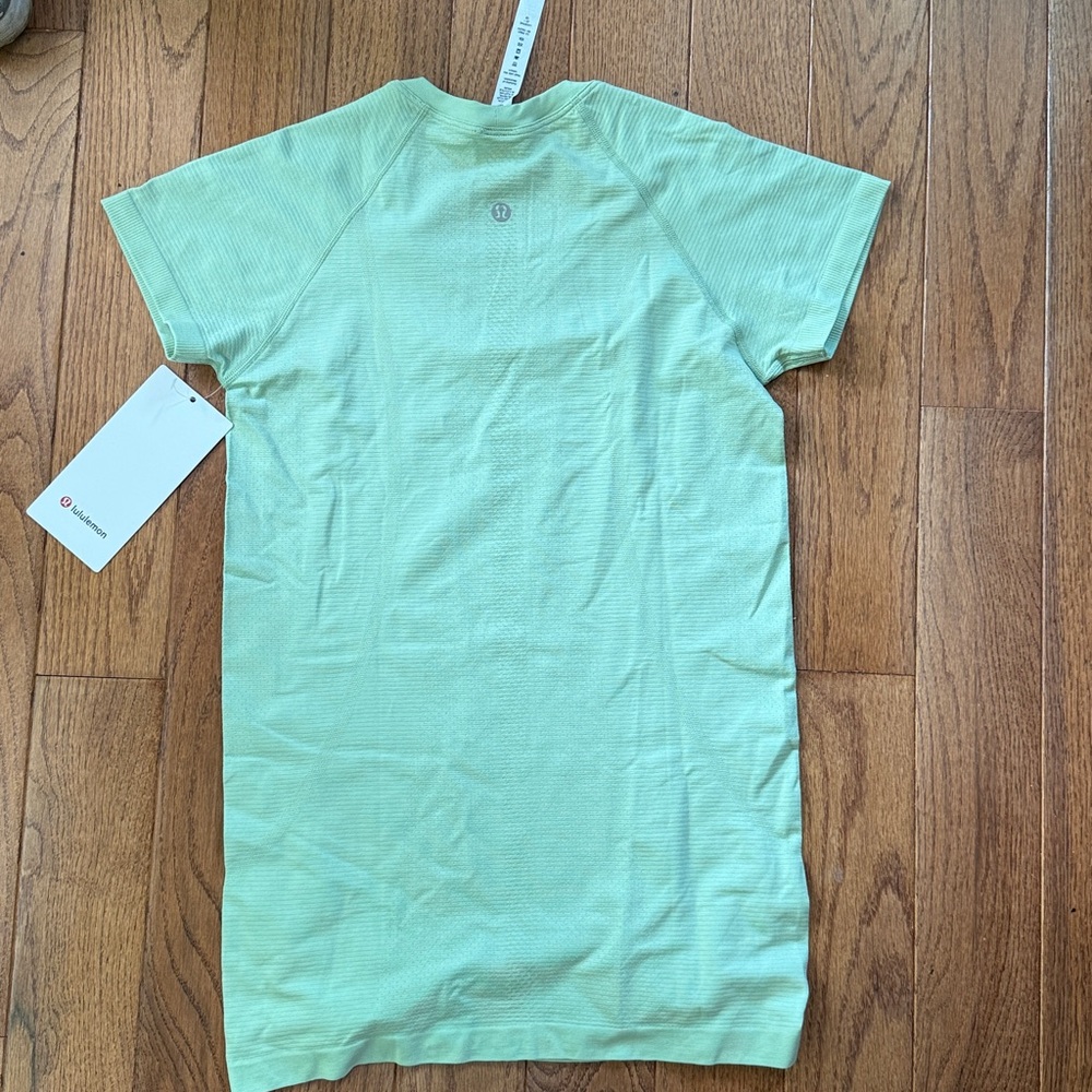 lululemon - swiftly tech short sleeve 2.0 - creamy mint - Picture 3 of 3